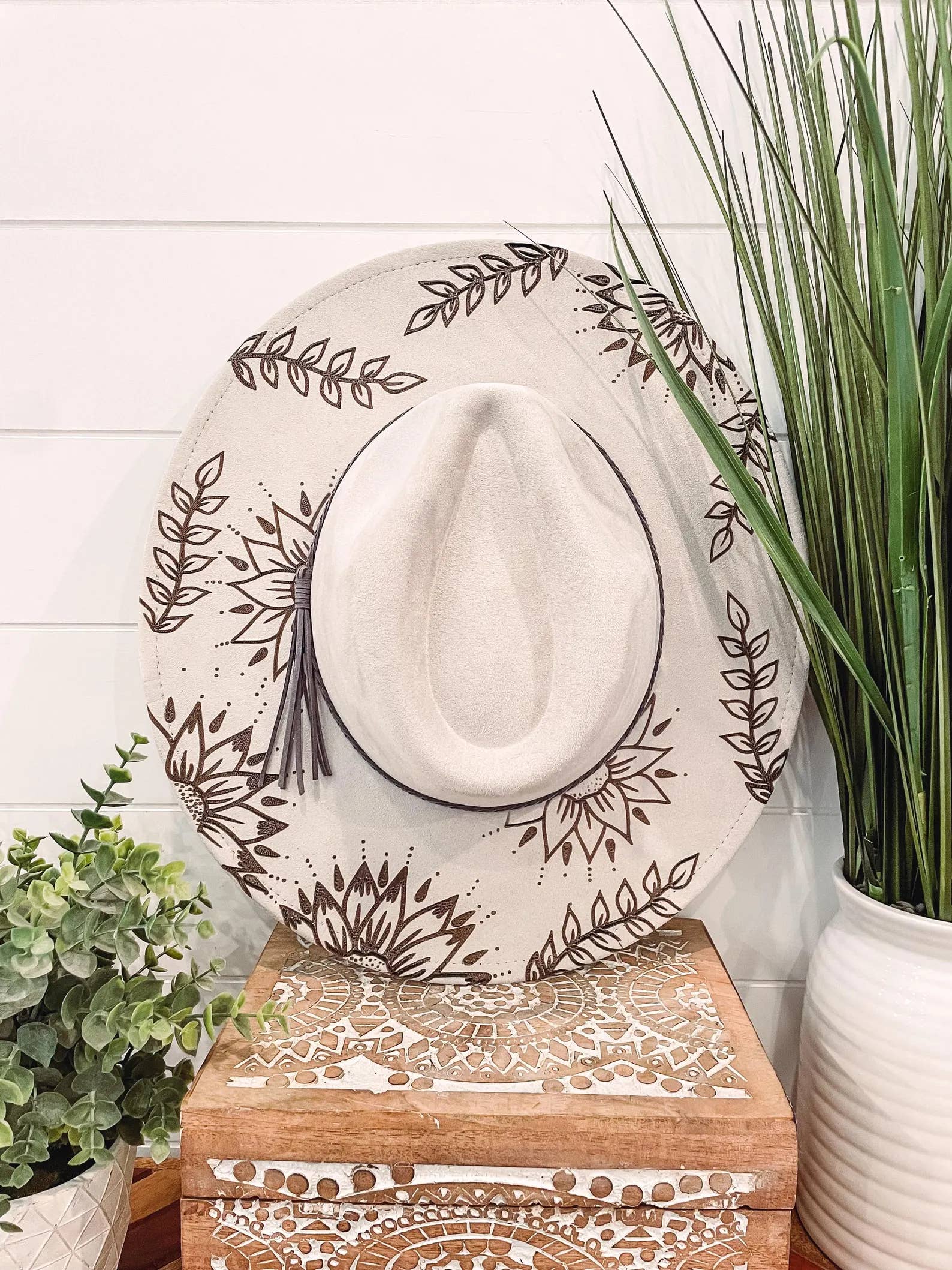 Elegant Floral Dusky Pink Laser Engraved Hat Engraved Floral Cowboy Hat – Camelia Mexican Boutique main image 3